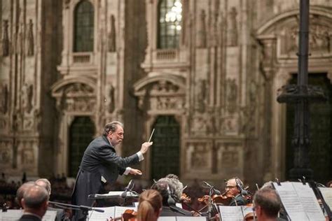 Il Concerto di Zain: Una Sinfonia di Melodie e Meraviglie in Piazza Duomo!