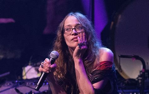  Il Fantastic Fest di Fiona Apple: Un trionfo musicale tra eccentriche e follie artistiche