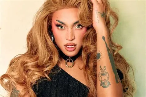 La Samba Scintilla al Teatro San Carlo: Un Evento Esplosivo con la Sensazionale Pabllo Vittar!